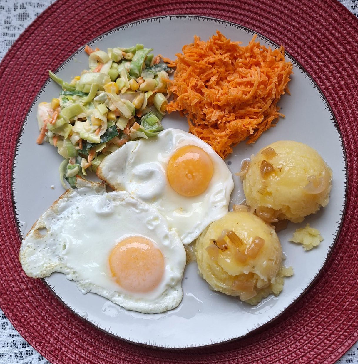 Jajka sadzone z ziemniakami