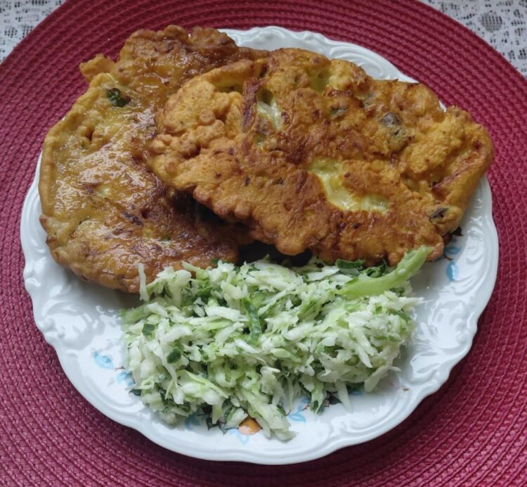 Placek naleśnikowy z kurczakiem i warzywami