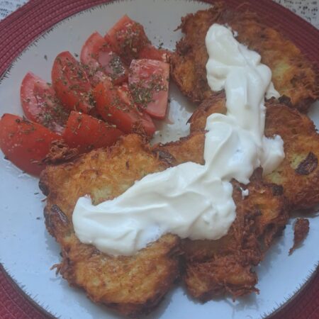 Placki ziemniaczane ze śmietaną (4 szt.) + zupa dnia Placki ziemniaczane ze śmietaną 4 sztuki + zupa dnia – stałe menu