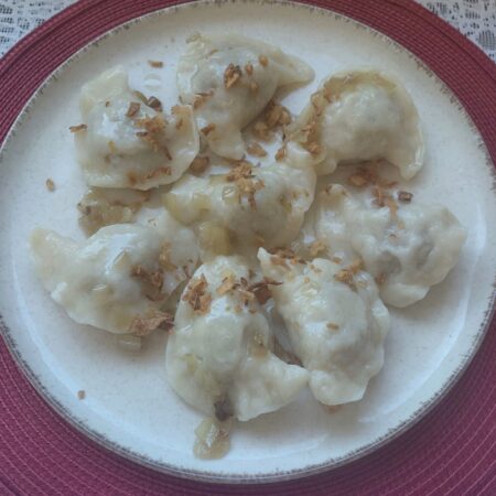Pierogi z mięsem 8 sztuk z cebulką – danie dnia