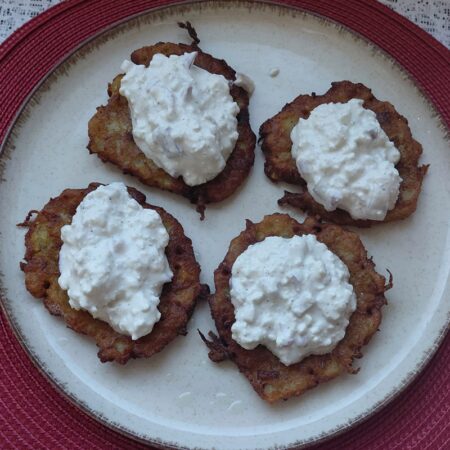 Placki ziemniaczane z gzikiem 4 sztuki oraz zupa dnia – zestaw dnia