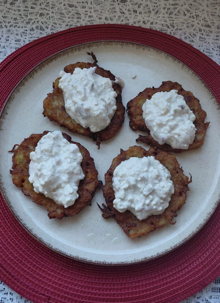 Placki ziemniaczane z gzikiem 4 sztuki oraz zupa dnia – zestaw dnia